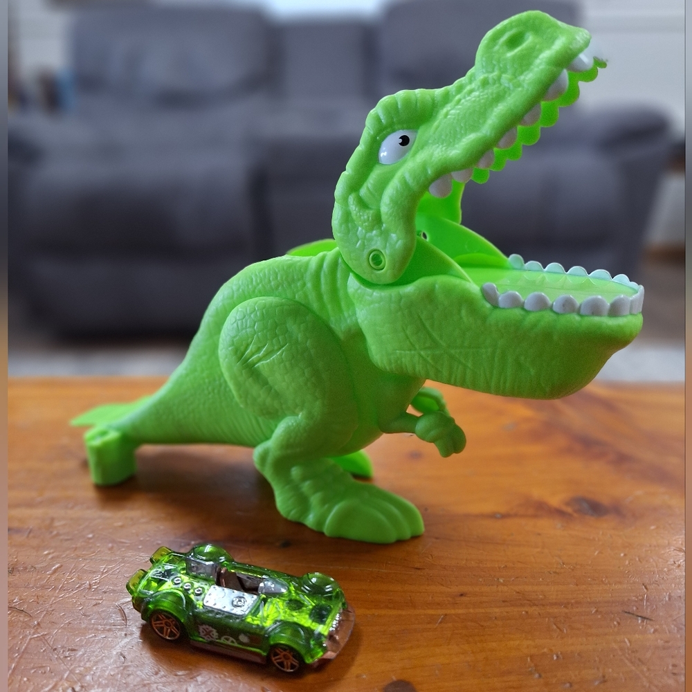 Hot Wheel Track Green Dinosaur W/Hot Wheel Car